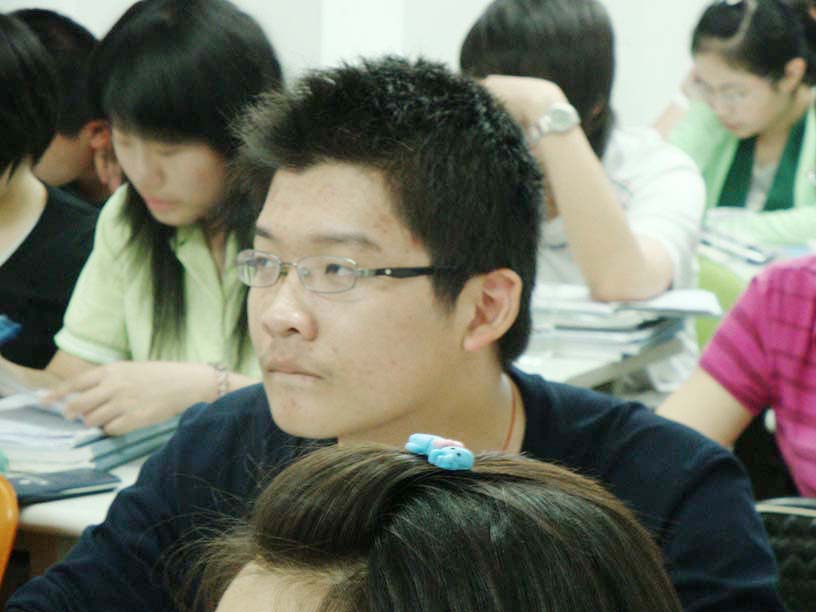 嘿嘿！下次月考得给同桌一个惊喜！