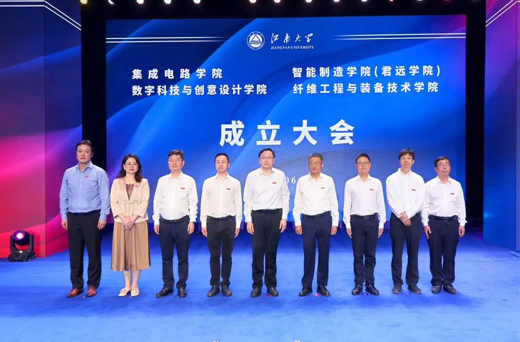 集成电路学院在专业和学科布局方面，学院目前建有微电子科学与工程、电子封装技术2个本科专业，每年招收本科生140名。